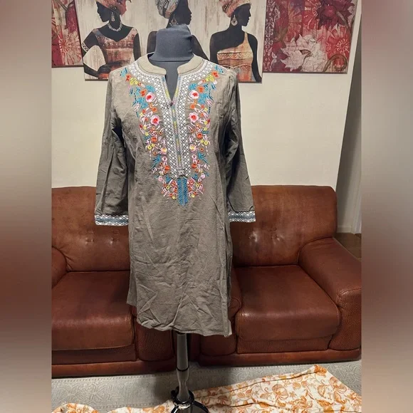 NWT EMERY ROSE PINK AND BLUE EMBROIDERY OLIVE GREEN COLOR DRESS SIZE M - Picture 4 of 16